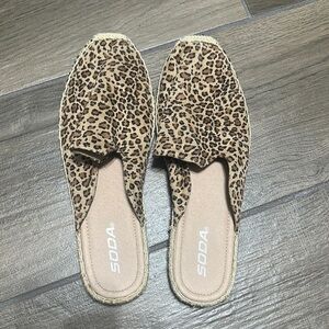 🎄NEW🎄Soda Brown Mules with Animal Print